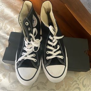 Men’s 7 Women’s 9 Black and White High Top Converse
